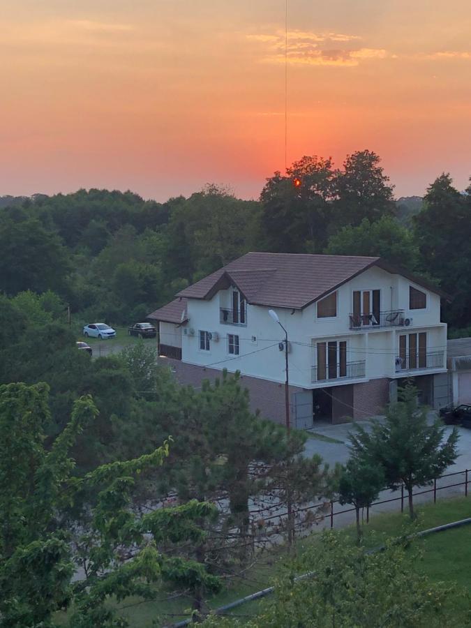 Guest House Гости Pitsunda Eksteriør billede