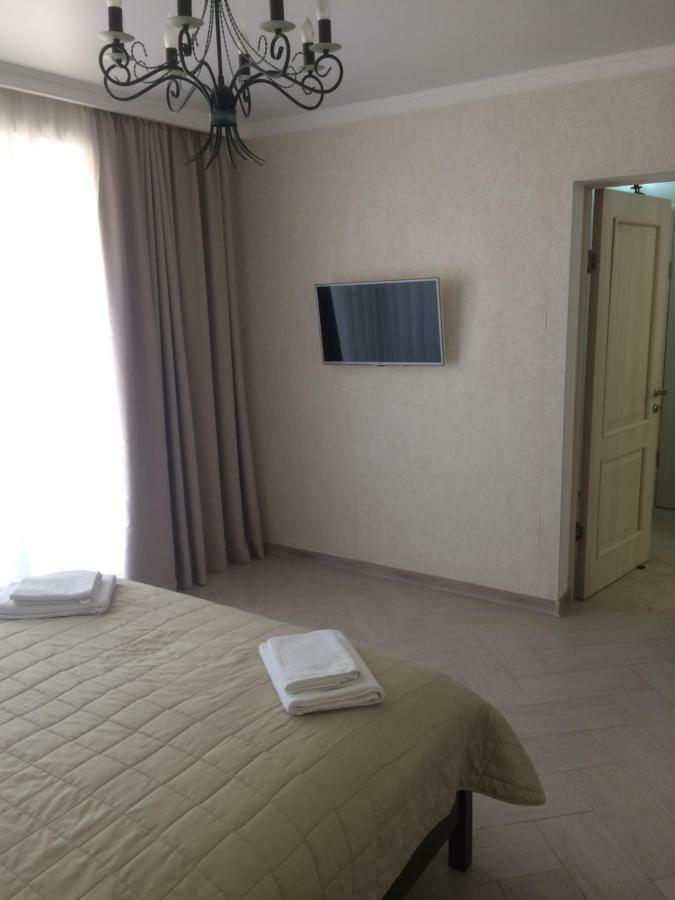 Guest House Гости Pitsunda Eksteriør billede