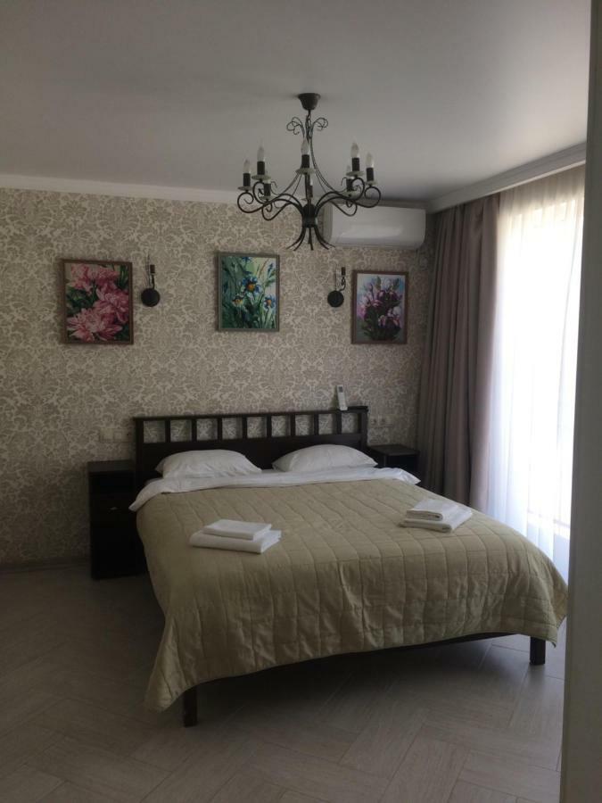Guest House Гости Pitsunda Eksteriør billede