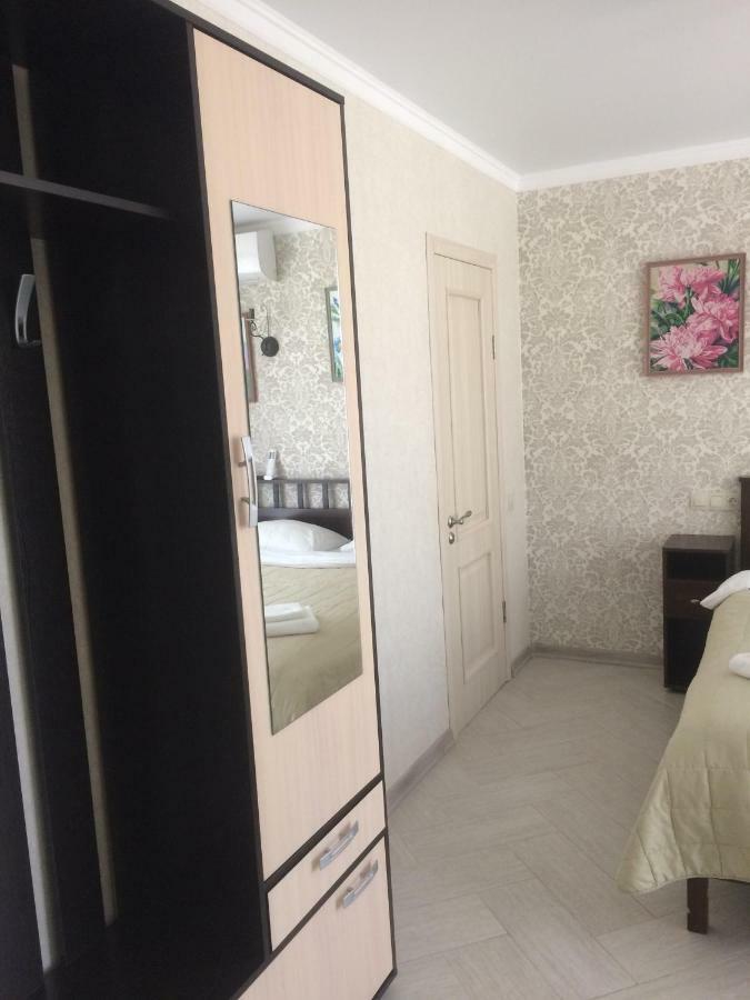 Guest House Гости Pitsunda Eksteriør billede