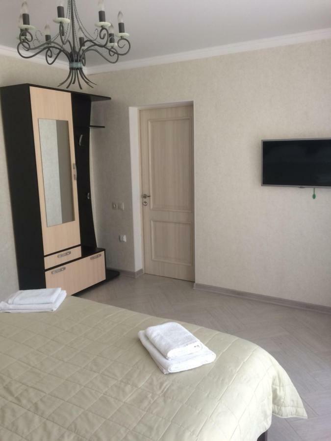 Guest House Гости Pitsunda Eksteriør billede