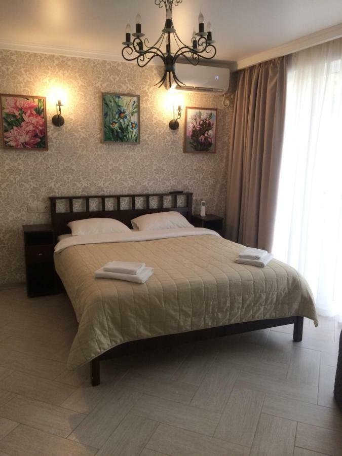 Guest House Гости Pitsunda Eksteriør billede